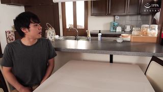 【69堂免费视频】她个子很高，很有气质！她的腰细，屁股大