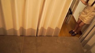 【69堂免费视频】然后继续与一位喜欢色情事物和中出事件的已婚妇女秘密会面。