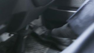 【69堂免费视频】当我插入并取出假阳具时，快感立刻涌上来，我达到了高潮