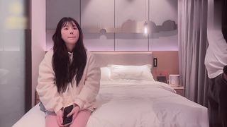 【69堂免费视频】皮肤白嫩的清纯邻家女孩