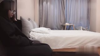 【69堂免费视频】第一次约戴眼镜的少女果然是带眼镜的就是骚啊