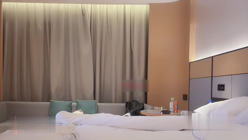 【69堂免费视频】约操知名高颜网红_豪乳翘臀_皮肤雪白_狠狠干她一顿