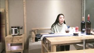 【69堂免费视频】带学妹品红酒_灌醉后强行打炮_刚开始还不满意_被继续灌酒