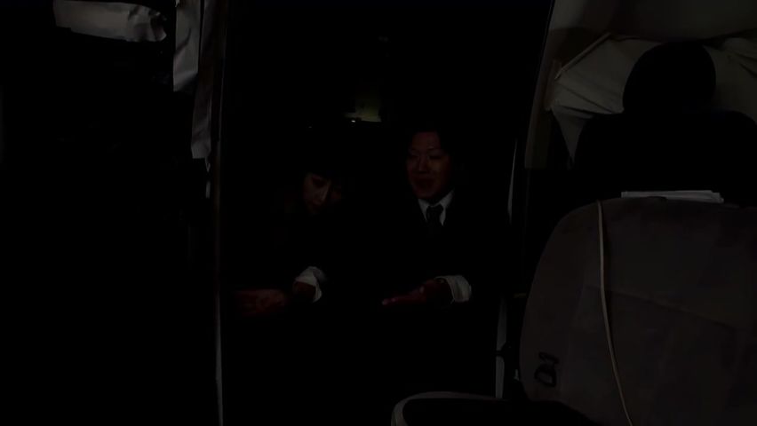 【69堂免费视频】当男人猛烈射精时，女孩们喝掉橡胶内释放的精液1