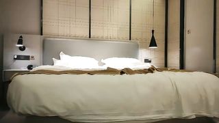 【69堂免费视频】极品外围00后，大学生兼职清纯校花