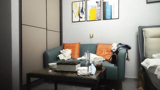 【69堂免费视频】约性感外围御姐，换上睡衣开档黑丝，翘肥臀69口交，埋头舔骚逼