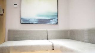 【69堂免费视频】极品颜值牛仔裤外围妹子，舌吻互摸调情69口交扣逼，后入猛操特写表情呻吟诱人