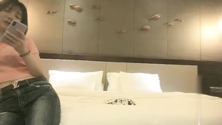 【69堂免费视频】情感主博李寻欢极品高颜值长相甜美粉衣妹子，撩起内衣摸奶口交后入猛操晃动大奶子-高清原版无水