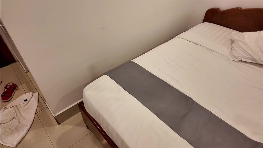 【69堂午夜视频】勇闯柬埔寨-2 附近的人摇到女粉丝 骚气逼人