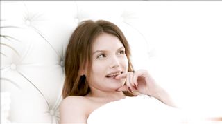 【69堂午夜视频】绝美骚逼一战二_恨不得把两根鸡巴都插到骚逼里射个盆满钵满