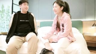 【69堂午夜视频】高品质极品颜值骑坐马尾外围妹，每种姿势来一遍骑乘打桩机特别爽