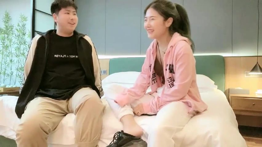 【69堂午夜视频】高品质极品颜值骑坐马尾外围妹，每种姿势来一遍骑乘打桩机特别爽