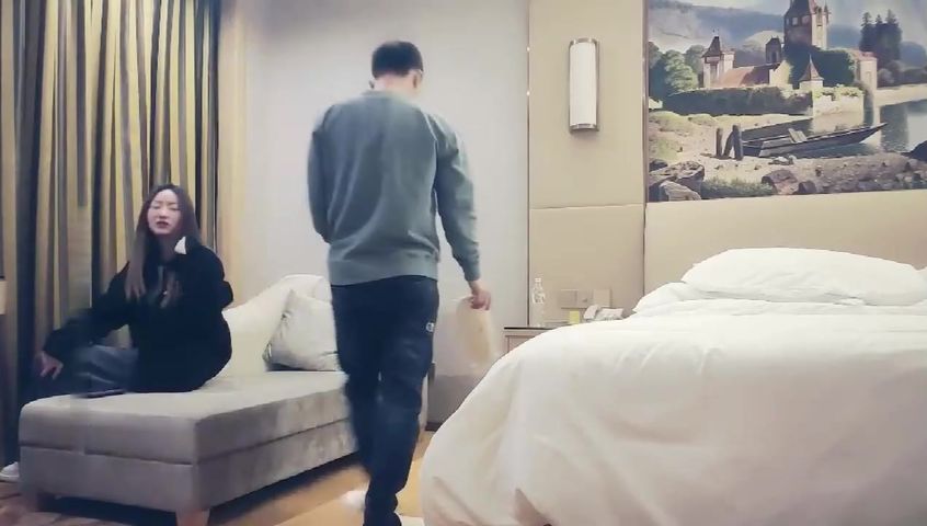 【69堂午夜视频】大长腿，蜂腰翘臀，清纯小姐姐臣服于大屌之下，淫荡本色完全展露