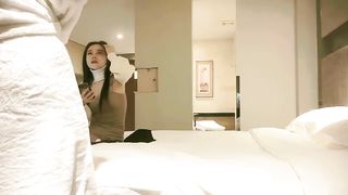 【69堂午夜视频】打扮挺性感大奶外围妹子，洗完澡穿上吊带包臀裙黑丝袜，撕裆掰穴摸逼骑乘嗯嗯叫