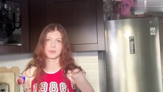 【69堂午夜视频】我拼命工作就是为了和继父做爱穿着情趣装犒劳父亲的大鸡巴操我操的才更卖力