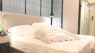 【69堂午夜视频】白衣萌妹子啪啪，舌吻调情抱起来大力猛操