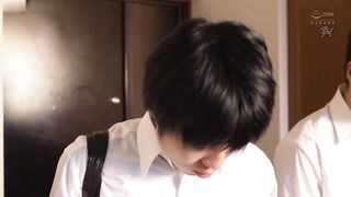 【69堂午夜视频】两个人同时毕业吧？从孩童时期就是好朋友的3人组，趁父母不在的一周中出3P做爱1