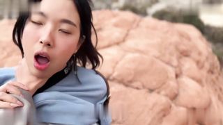 【69堂午夜视频】旅游女主播与榜一大哥同游在悬崖峭壁上后入内射