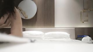 【69堂午夜视频】可爱邻家美女，乖巧温柔身材好，沙发调情床上激战