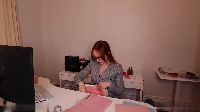 【69堂午夜视频】婊子同事对我非常的顺从荡妇已经好久没有性爱了直接横跨在鸡巴上用力榨取