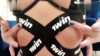 【69堂午夜视频】骚逼烈焰红唇大口吃鸡吞入包裹榨干我的精液