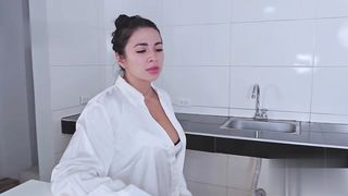 【69堂午夜视频】继母在父亲的房间外与继子发生性关系母亲空虚多日终于得到了大鸡巴的滋润