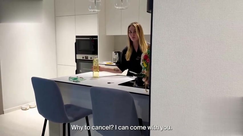 【69堂午夜视频】当我朋友在场时我最好朋友的妈妈操了我背着好朋友偷情骚逼