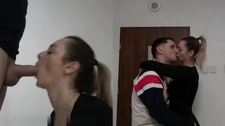 【69堂午夜视频】经过一天的辛苦工作后与我丈夫的一个吻双视角特写爆操骚逼