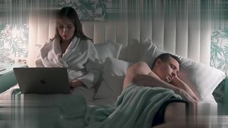 【69堂午夜视频】继母在工作时帮助在床上射精直到得到阴部内射和面部颜射一脸