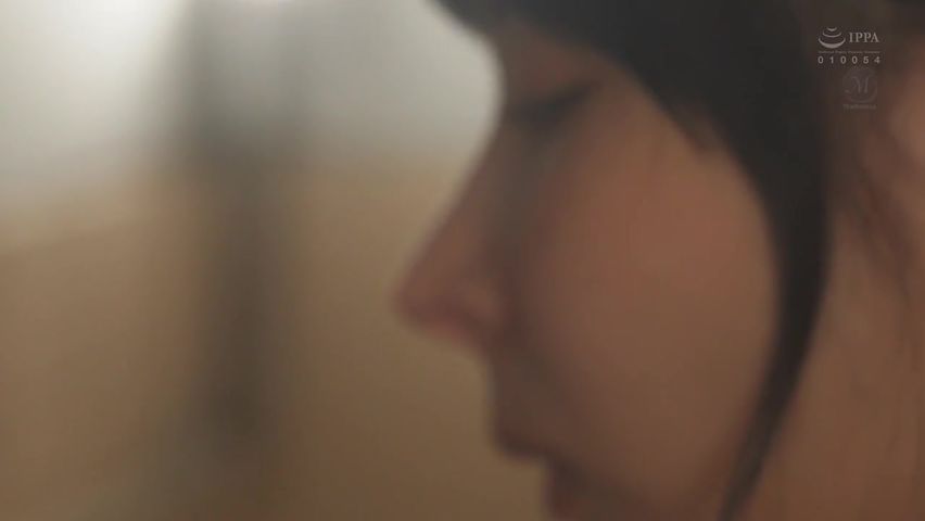 【69堂午夜视频】发生酒吧已婚妇女NTR 说着“这是给你的2