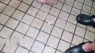 【69堂午夜视频】皮肤白皙的纤细美女。 - - 之后她态度不雅，带她去厕所作为对她变白的惩罚