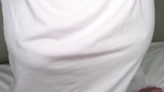 【69堂午夜视频】胸大腰细，臀肥腿细，身材爆赞。别看戴着口罩