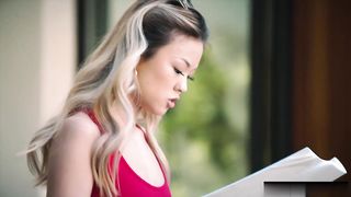 【69堂午夜视频】视觉冲击性爱体验刺激你肾上腺，娇小超漂亮女孩，口含粗大鸡巴插到喉咙，插穴赶到子宫，嗷嗷叫_青春可爱