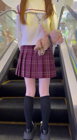 【69堂午夜视频】先夸她的小熊背包很可爱,然后约她一起吃个饭,最后让我免费操