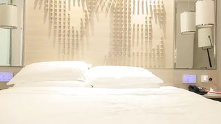 【69堂午夜视频】约了个长相甜美妹子，舌吻互摸上位骑乘舔弄猛操