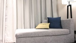 【69堂午夜视频】警惕性很高的极品健美型身材美女，身材匀称胸部丰满非常有型，看得出来平时一直健身