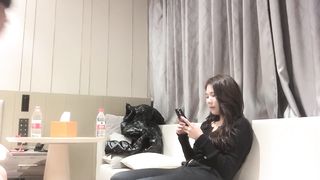 【69堂午夜视频】黑色外套性感大奶妹子啪啪，舔弄口交上位骑坐抱着大力猛操