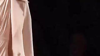 【69堂午夜视频】黑料吃瓜-时尚走秀现场送出福利极品女模特连内裤都不穿怼着镜头就是拍