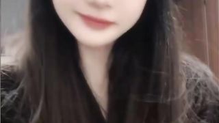 【69堂午夜视频】黑料吃瓜-福州最强推特巨乳反差婊网红录制的视频被泄密颜值高玩得骚撅起屁股自动操按着两个奶子疯狂输出