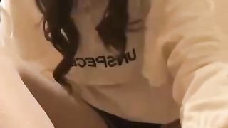 【69堂午夜视频】黑料吃瓜-重庆萝莉技师讲着方言给金主撸管情趣白丝加持场面真实又刺激还原高清版