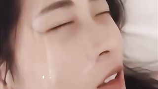 【69堂午夜视频】黑料吃瓜-高颜值女友受不了精液的味道却被硬射肉棒怼脸被喷浓精露脸实拍极具看点