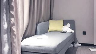 【69堂午夜视频】大眼萌妹换上黑丝情趣内衣啪啪流白浆