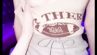 【69堂午夜视频】和偷操半年的亲妹妹在KTV激情开操 年纪小就是听话