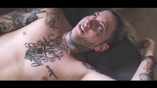 【69堂午夜视频】继妹发现兄弟自慰直接用骚逼帮忙解决