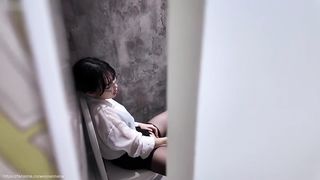 【69堂午夜视频】黑丝美女OL在公司偷偷自慰被上司发现干到喷水NTR调教凌辱