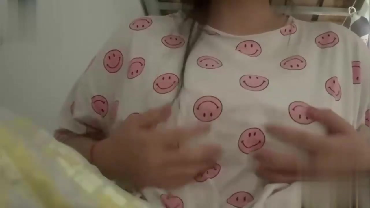 【69堂午夜视频】黑料吃瓜-不是妹子没有料是你没有票_两千元大钞票就可以让18岁嫩妹放下她的尊严_让她如母狗般在你面前自慰.mp4