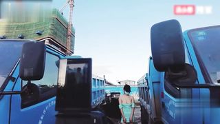 【69堂午夜视频】黑料吃瓜-色影师拍摄极品身材素人模特_在户外拍裸照被很多路人看到了_内裤都脱了_大型社死现场啊