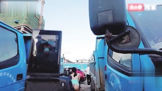 【69堂午夜视频】黑料吃瓜-色影师拍摄极品身材素人模特_在户外拍裸照被很多路人看到了_内裤都脱了_大型社死现场啊