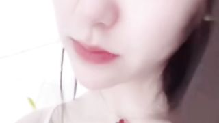 【69堂午夜视频】黑料吃瓜_抖音10W粉网红_77_日常号_直播时意外走光被录屏_引起直播间一群狼友的垂涎_网友称：这都是故意的