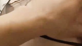 【69堂午夜视频】黑料吃瓜_肌肉男与少妇在KTV卫生间淫乱做爱_禁欲几周的肌肉男忍不住直接把少妇摁在卫生间马桶上抽插